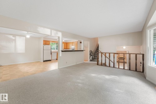 21 Fleetwood Crescent — photo 10