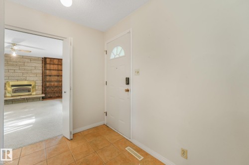 21 Fleetwood Crescent — photo 16
