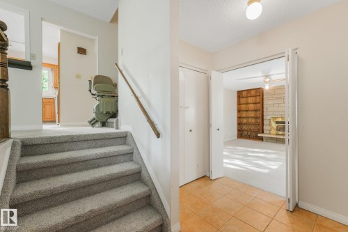 21 Fleetwood Crescent — photo 17