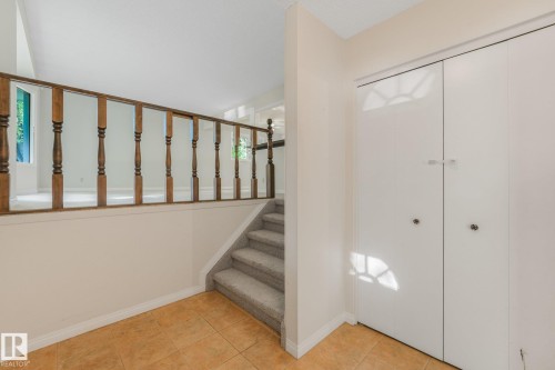 21 Fleetwood Crescent — photo 18