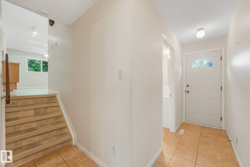 21 Fleetwood Crescent — photo 23