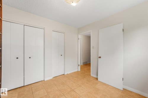 21 Fleetwood Crescent — photo 28