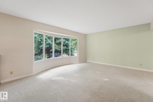 21 Fleetwood Crescent — photo 33