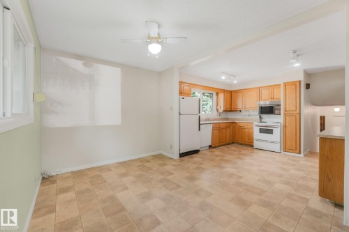 21 Fleetwood Crescent — photo 36