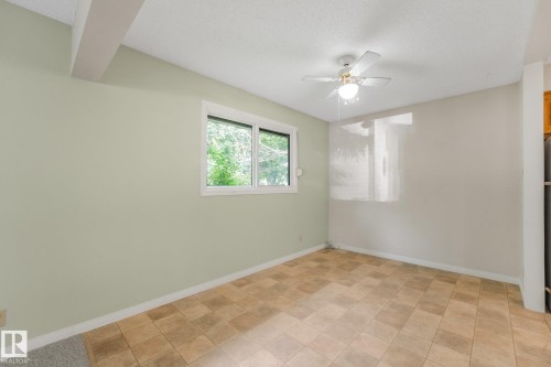 21 Fleetwood Crescent — photo 37