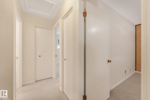 21 Fleetwood Crescent — photo 45