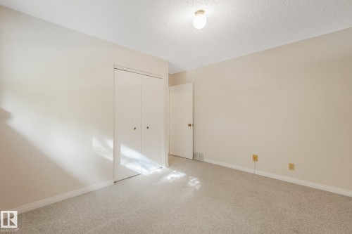 21 Fleetwood Crescent — photo 49