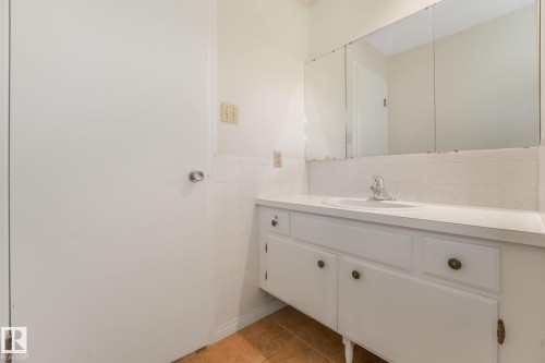 21 Fleetwood Crescent — photo 57