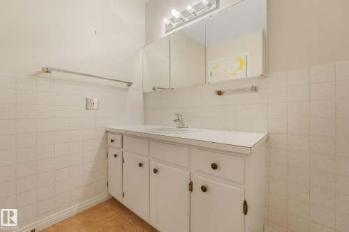 21 Fleetwood Crescent — photo 60